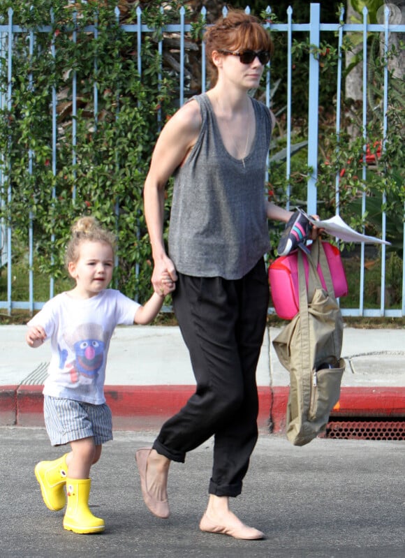 Michelle Monaghan et sa fille Willow à la sortie de la crèche, à Los Angeles, le 3 octobre 2011