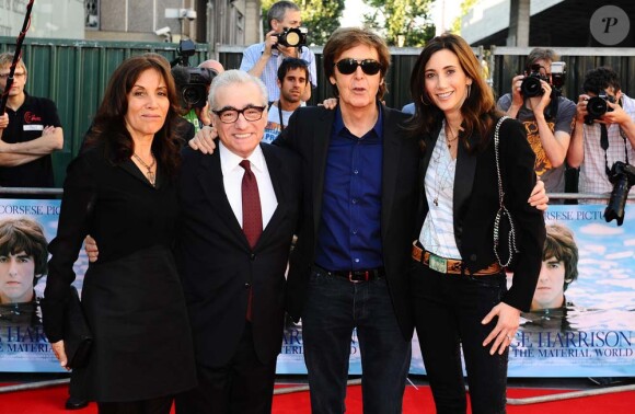 Nancy Shevell, Paul McCartney, Olivia Harrison et Martin Scorsese à l'avant-première de Living in the Material World : George Harrison, à Londres, le 2 octobre 2011.