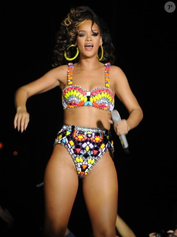 Rihanna performe à l'O2 Arena de Londres le 5 octobre 2011