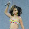 Rihanna : une bombe diablement colorée performe à l'O2 Arena de Londres le 5 octobre 2011