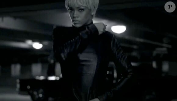 Rihanna : une véritable femme fatale dans le spot de pub pour Armani Jeans