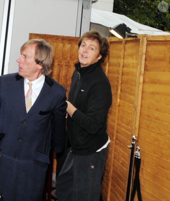Sir Paul McCartney et Nancy Shevell de retour d'une petite séance de gym au matin de leur mariage, à Londres, le 9 octobre 2011.
