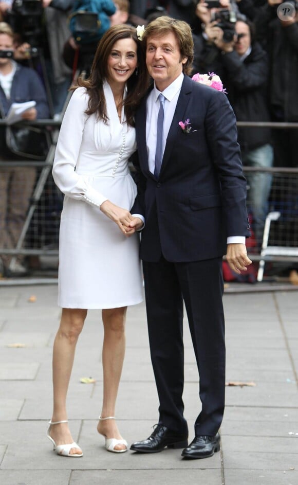 Sir Paul McCartney et Nancy Shevell, amoureux depuis 2007, se sont  mariés dimanche 9 octobre à la mairie de Marylebone, dans le centre de  Londres. C'est le troisième mariage de l'ex-Beatle, 69 ans, le second  pour sa fiancée de 51 ans.