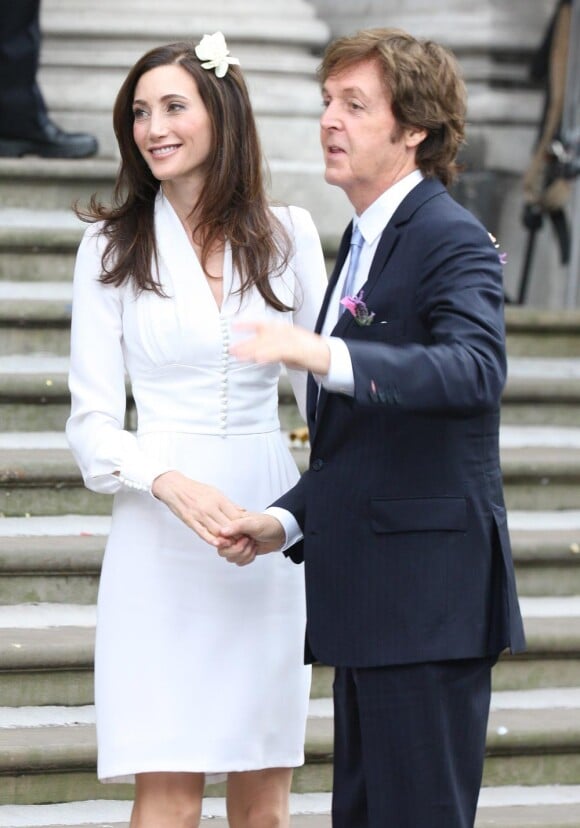 Paul McCartney et Nancy Shevell se sont  mariés dimanche 9 octobre à la mairie de Marylebone, dans le centre de  Londres. C'est le troisième mariage de l'ex-Beatle, 69 ans, le second  pour sa fiancée de 51 ans.