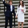Paul McCartney et Nancy Shevell, amoureux depuis 2007, se sont  mariés dimanche 9 octobre à la mairie de Marylebone, dans le centre de  Londres. C'est le troisième mariage de l'ex-Beatle, 69 ans, le second  pour sa fiancée de 51 ans.