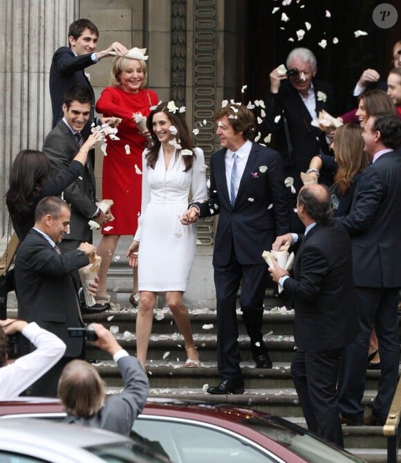Just married ! Sir Paul McCartney et Nancy Shevell, superbe, se sont   mariés dimanche 9 octobre 2011 à la mairie de  Marylebone, dans le centre de   Londres.