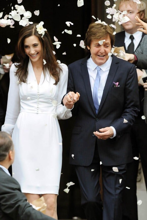Just married ! Sir Paul McCartney et Nancy Shevell, superbe, se sont   mariés dimanche 9 octobre 2011 à la mairie de  Marylebone, dans le centre de   Londres.