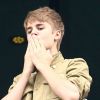 Justin Bieber arrive à la salle de concert où il se produira, à Mexico, le 1er octobre 2011.