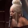 Lady Gaga chante Yoü and I sur le plateau de l'émission de Jonathan Ross sur ITV1, le 8 octobre 2011.
