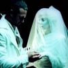 Lady Gaga et Taylor Kinney dans le clip de Yoü and I, en août 2011, où ils finissent par se marier... un clip prémonitoire ?