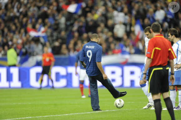 Tony Parker a donné le coup d'envoi du match opposant la France à la Bosnie au Stade de France le 11 octobre 2011 à Saint-Denis