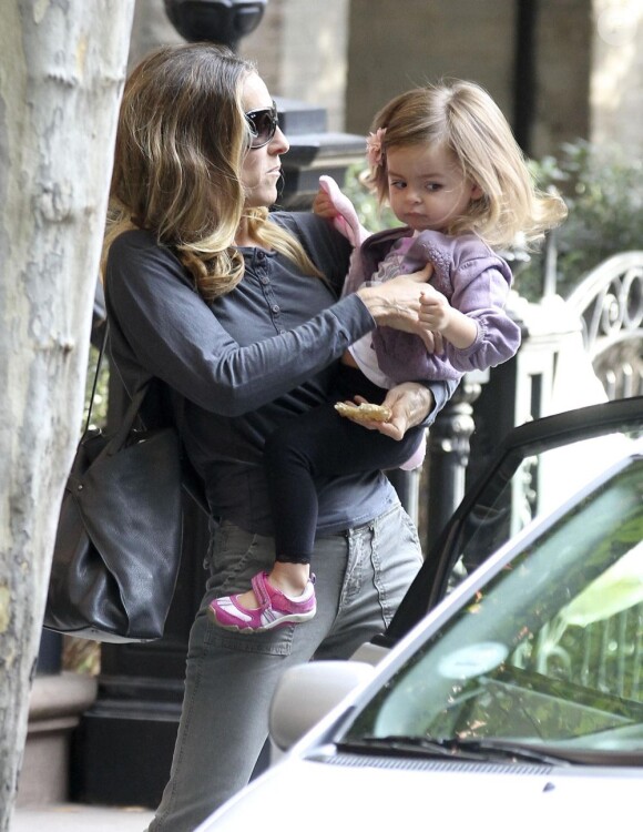 Sarah Jessica Parker ravissante à New York avec l'une de ses filles. 11 octobre 2011.