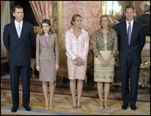 La famille royale espagnole lors de la fête nationale, le 12 octobre à Madrid. Toute la famille a assisté fièrement au défilé militaire.