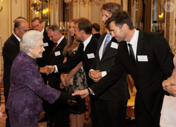 Hugh Jackman lors de ses présentations officielles avec la reine d'Angleterre le 13 octobre 2011