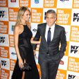 Stacy Keibler et Georges Clooney lors de l'avant-première du film The Descendants au festival du film de New York le 16 octobre 2011