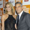 Stacy Keibler et son amoureux George Clooney lors de l'avant-première du film The Descendants au festival du film de New York le 16 octobre 2011