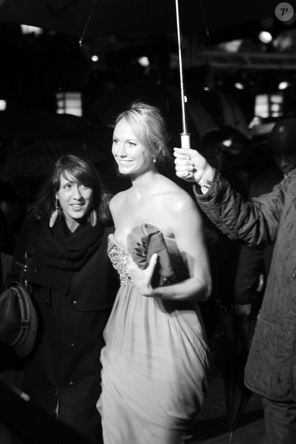 Stacy, compagne de George Clooney, lors de la projection du film Les Marches du pouvoir, à Paris, le 18 octobre 2011.