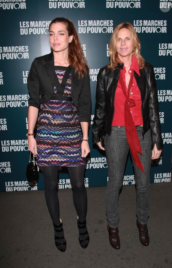 Charlotte Casiraghi et Virginie Couperie arrivent à la projection des Marches du pouvoir, le 18 octobre 2011, à Paris.