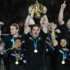 Les All Blacks et leur capitaine Richie McCaw ont remporté la Coupe du monde de rugby en résistant aux Français lors de la finale remportée 8-7 le 23 octobre 2011