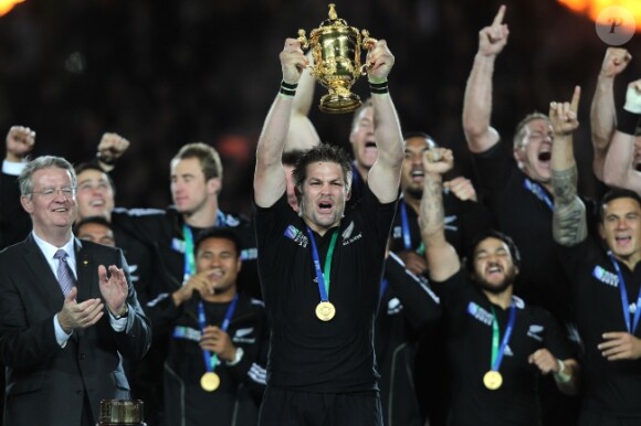 Les All Blacks et leur capitaine Richie McCaw ont remporté la Coupe du monde de rugby en résistant aux Français lors de la finale remportée 8-7 le 23 octobre 2011