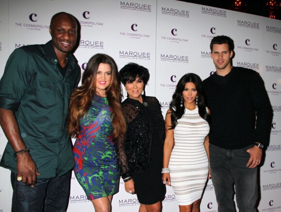 Kim Kardashian et son mari Kris Humphries en compagnie de sa soeur Khloe et son mari Lamar Odom, et de sa mère Kris Jenner à l'anniversaire de Kim à Las Vegas le 22 octobre 2011