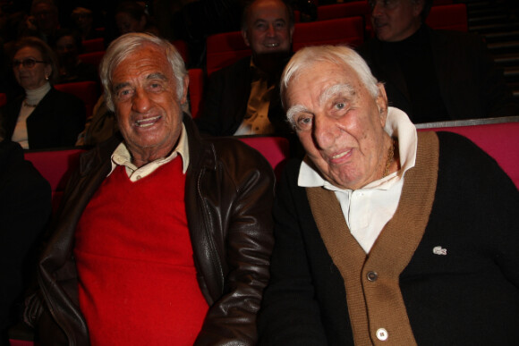 Jean-Paul Belmondo et Charles Gérard lors de la représentation du spectacle Une femme nommée Marie au Palais des Congrès le 24 octobre 2011