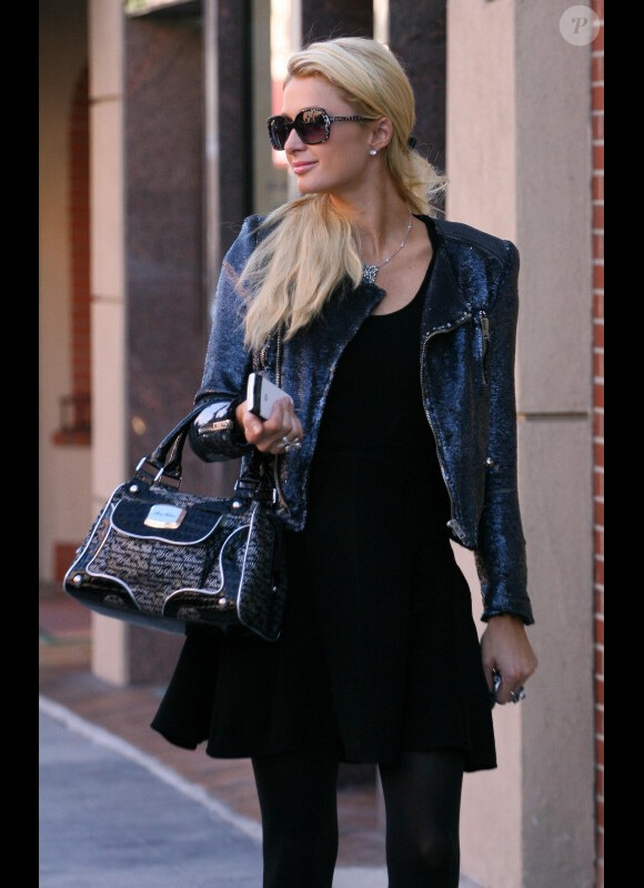 Paris Hilton se rend à son bureau. Beverly Hills, le 27 octobre 2011.