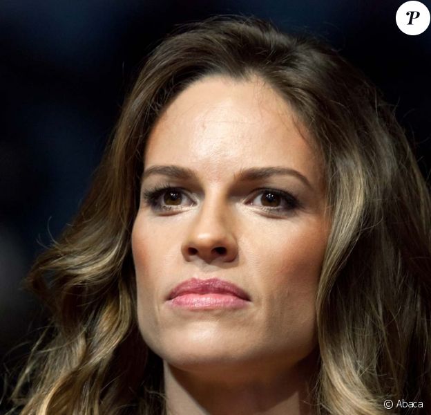 Scandale En Tchetchenie Hilary Swank Vire Son Staff Mais Ne Convainc Pas Purepeople
