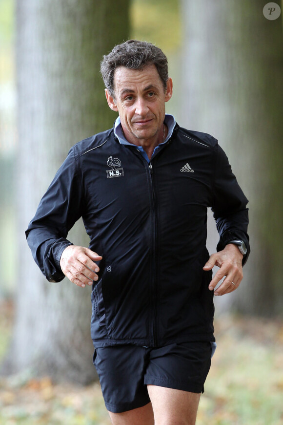 Nicolas Sarkozy fait son jogging dans les allées du château de Versailles, le 30 octobre 2011