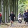 Nicolas Sarkozy rencontre une fan en faisant son jogging dans les allées du château de Versailles, le 30 octobre 2011