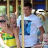 Steven Gerrard et sa femme Alex en compagnie de leurs deux enfants en vacances au portugal en juin 2009