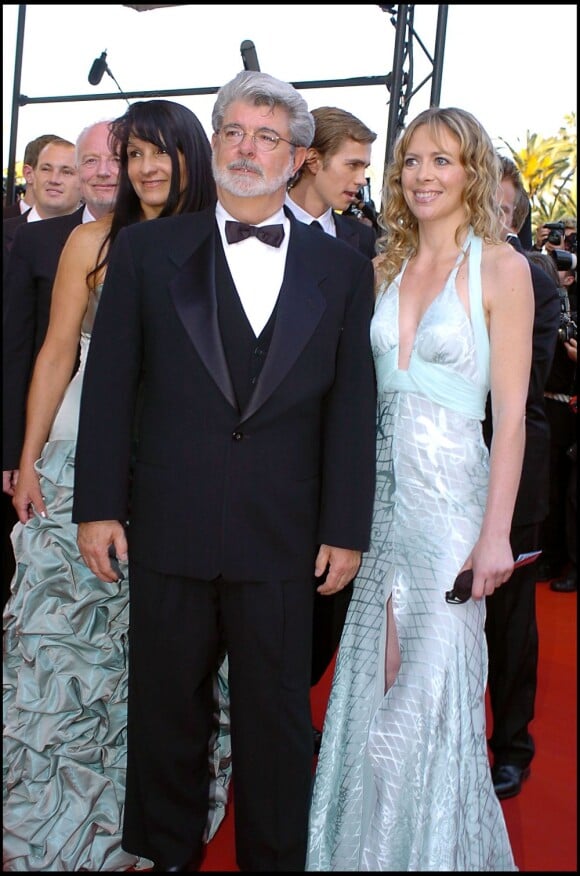 George Lucas et la fille de Dick Rivers lors de la montée des marches de La Revanche des Sith à Cannes le 14 mai 2005