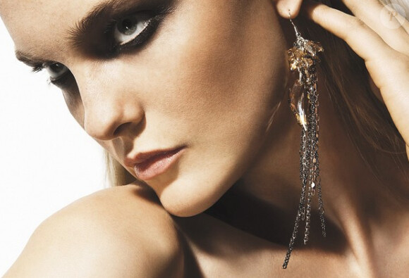 Coco Rocha a imaginé une collection de bijoux à but cariatif : Coco Rocha for Senhoa