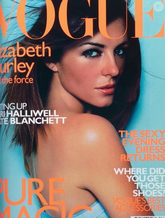 La radieuse Elizabeth Hurley faisait en mai 1999 la Une du magazine Vogue.