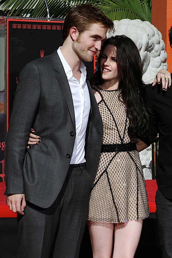 Robert Pattinson et Kristen Stewart au Grauman's Chinese Theater de Los Angeles, le 3 novembre 2011.