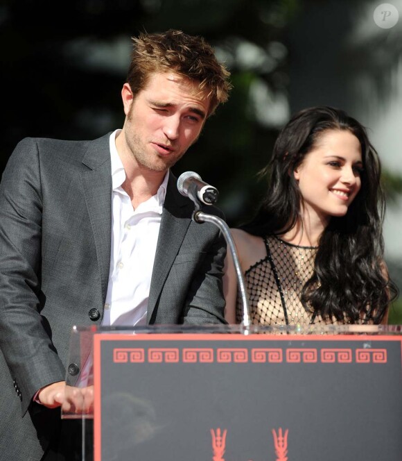 Robert Pattinson et Kristen Stewart au Grauman's Chinese Theater de Los Angeles, le 3 novembre 2011.