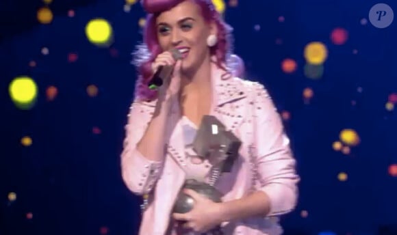 Katy Perry reçoit l'award du Best Live.