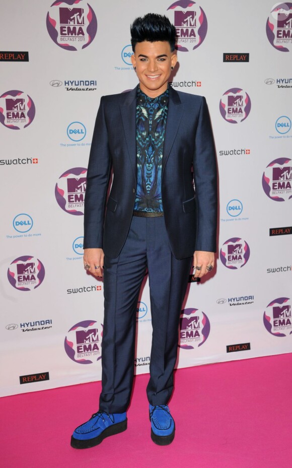 Adam Lambert arrive aux MTV Europe Music Awards 2011 à Belfast, le 6 novembre 2011