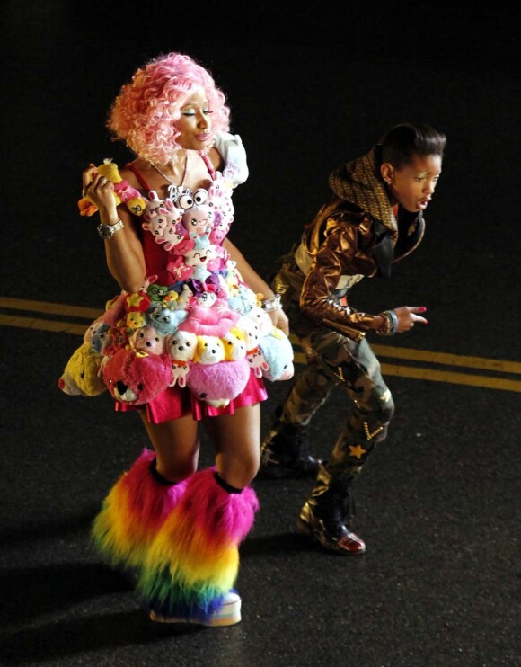 Nicki Minaj et Willow Smith sur le tournage du clip Fireball, à Los Angeles, le 6 novembre 2011.