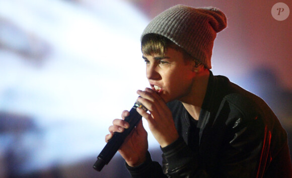Justin Bieber allume les lumières de Noël au centre commercial Westfield, à Londres, le lundi 7 novembre 2011.