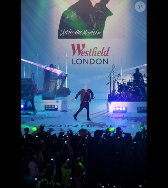 Les fans de Justin Bieber étaient venus par milliers au centre commercial Westfield, à Londres, le lundi 7 novembre 2011.