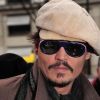 Johnny Depp sort de l'hôtel Plaza Athene à Paris pour Rhum Express le 8 novembre 2011.