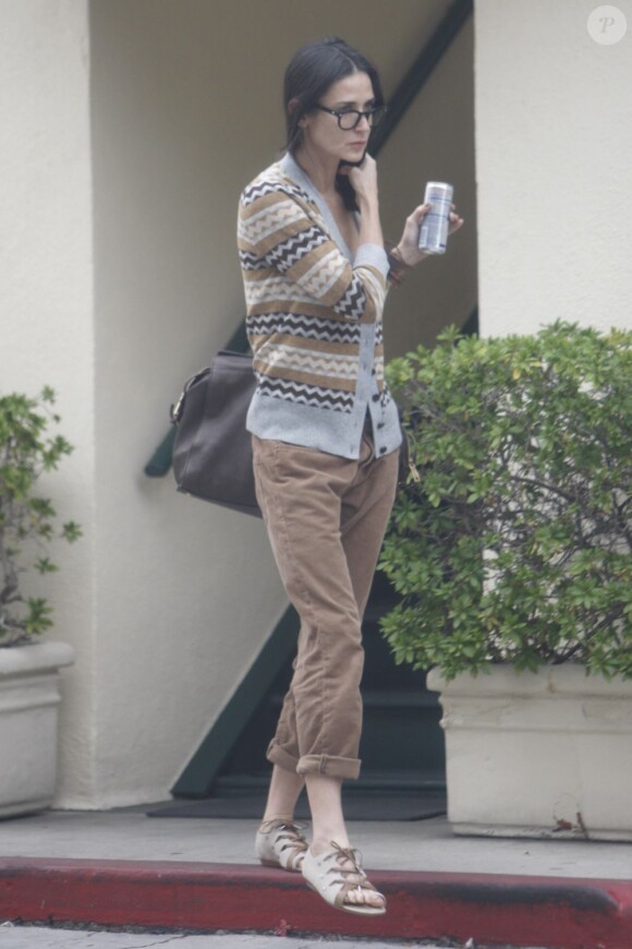 Demi Moore affaiblie à Los Angeles. Le 10 novembre 2011