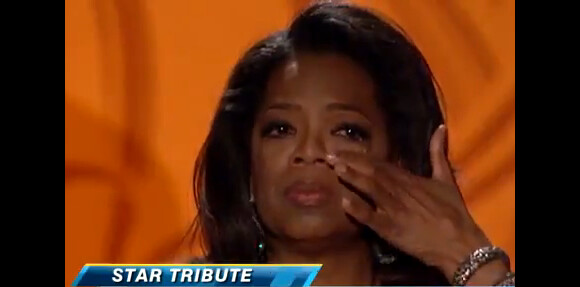 Oprah Winfrey, émue aux larmes de recevoir un Oscar, le 12 novembre à Los Angeles.