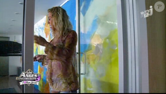 Stéphanie est couverte de Ketchup dans Les Anges de la télé-réalité 3 le lundi 14 novembre 2011 sur NRJ 12