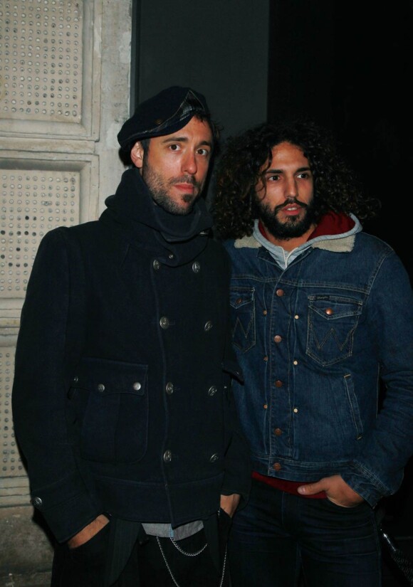 Charlie Winston et un ami lors du 35e anniversaire du magazine Premiere, le 14 novembre 2011.