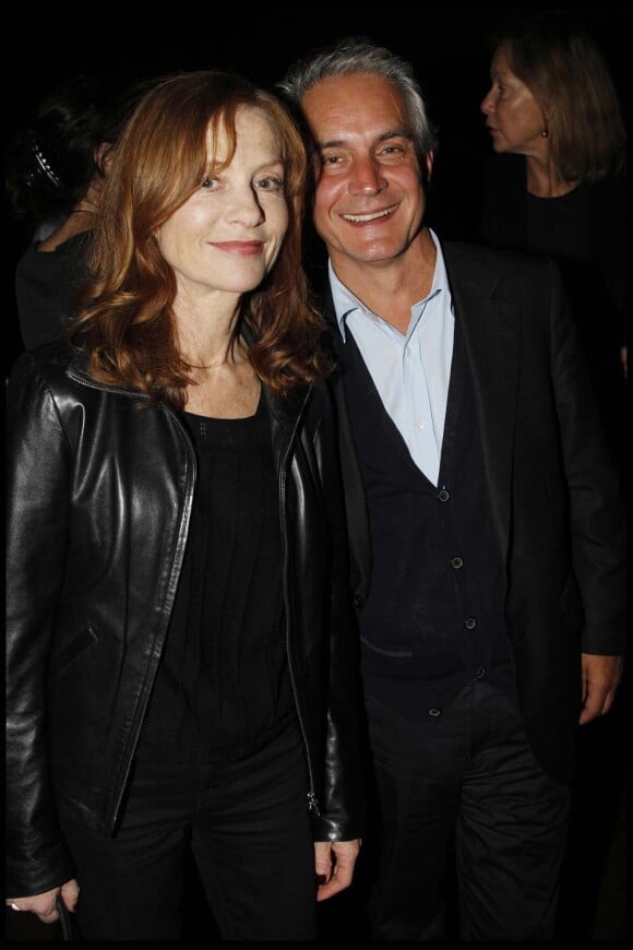Isabelle Huppert et Hervé Chandes, directeur de la Fondation Cartier, au concert exceptionnel de Patti Smith et David Lynch organisé à la Fondation Cartier, à Paris, le 28 octobre 2011.