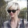 Ashlee Simpson quitte le salon de coiffure Wella à Los Angeles, le mardi 15 novembre 2011.