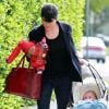 Selma Blair était photographiée à Los Angeles transportant dans un couffin son fils Arthur, trois mois et demi, le lundi 14 novembre 2011.