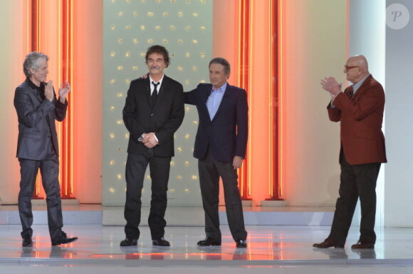 Claude Sérillon, Olivier Marchal, Michel Drucker et Jean-Pierre Coffe sur le plateau de Vivement dimanche, le mardi 15 novembre pour l'enregistrement de l'émission diffusée le dimanche 27 novembre 2011.